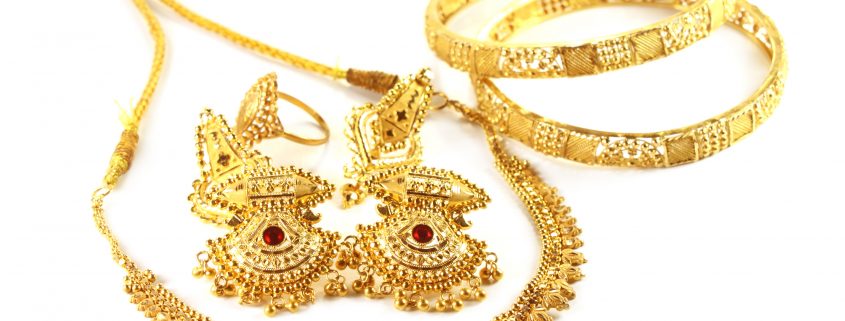 Wedding gold jewelry for Indian bride